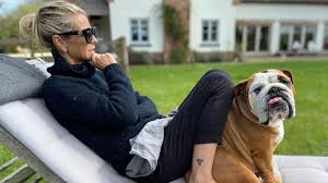 Brain cells compete to promote or suppress traumatic memories, scientists say. Tv Moderatorin Ulrika Jonsson Begrabt Asche Ihres Hundes Promiflash De