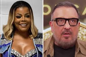 Celso avisa a Araújo que Sandra mente para ele e tem outro