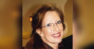 Elizabeth Pickard's Instagram, Twitter & Facebook