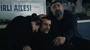 Savaş özdemir son dönemde eşkiya dünyaya hükümdar olmaz dizisinde tipi karakteri, dadaş repliği ve oyunculuğu ile tüm ekran severleri. Edho Da Tipi Yi Oynayan Savas Ozdemir Diziye Veda Etti
