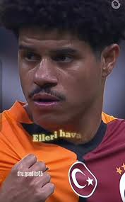 Elleri Havada Kufi Kafada Gabriel Sara