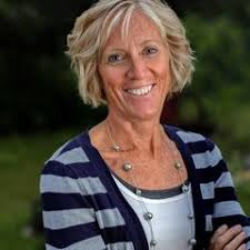 Lisa Michalski's Instagram, Twitter & Facebook