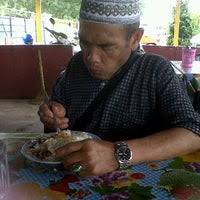 Tapi selalu ingat bahwa manusia memang bisa berencana, tapi ia pantang menyerah seterjal apa pun perjalanan yang ditempuh, konsisten pada tujuannya, yaitu muara. Photos At Kedai Makanan Dan Minuman Seri Ayer Hitam Chinese Restaurant