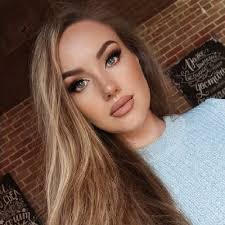 Dixie Hartman's Instagram, Twitter & Facebook