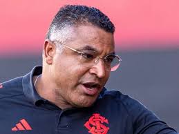 De maca direto para ambulância, aconteceu agora"; Enner Valência preocupa  torcida do Internacional