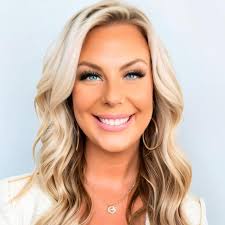 Erika Kirk raises her rosary. This is what strength and honor looks like.  I'm proud of this woman even in her darkest days. Amen.