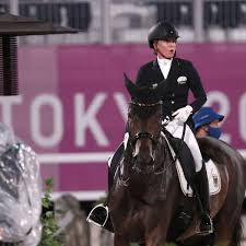 Vielleicht sind isabell werth auf der langen fahrt nach caen ein paar erinnerungen an frühere weltmeisterschaften durch den kopf gegangen. Z2mplgvaw9vpcm