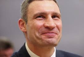 Кличко завоевал золотую медаль, став таким образом первым европейцем и первым европеоидом, сумевшим завоевать этот титул в супертяжёлом весе. Video Sensacionnye Publikacii Novyj Perl Ot Vitaliya Klichko
