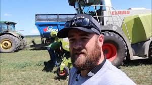Keeping the big unit moving. Chopping Silage On A Modern Dairy Farm Youtube