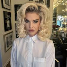 Kelly Osbourne | I love a little Marilyn look to get this Saturday started!!!!! | Instagram