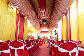 Apalagi saat ini banyak orang yang menjalankan acara pernikahan dengan menggunakan acar resepsi. Pilihan Paket Pernikahan Di Rumah Paket Pernikahan Catering Dekorasi Pelaminan Rias Pengantin Luwes
