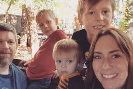 Dara Thomas's Instagram, Twitter & Facebook