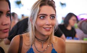 Filha de Eduardo Cunha faz desabafo sobre casaco importado de 769 reais