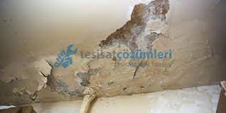 Fayanslarda terleme oluyorsa, su sızıyorsa banyonuz nemli kalır. Fayanslardan Alt Kata Su Siziyor Tesisat Cozumleri