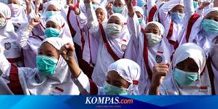 Gambar animasi orang pakai masker download now masker penutup mulut dan hidung penting banget tuh. Anak Sulit Pakai Masker Dan Cuci Tangan Pakai Tips Dari Najelaa Ini Halaman All Kompas Com