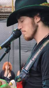 🤟🏼Luis Lizardo es un compositor, multiinstrumentista y productor de San  Antonio De Los Altos que experimenta con múltiples géneros derivados del  rock. 🔊Viene con una propuesta bien interesante para nuestra cita de