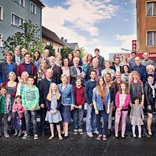 Das bestätigten sein management und auch die kölner polizei, die mit beamten vor ort war. Lindenstrasse Der Dauerbrenner Im Tv Gala De