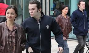English actor who is known for his appearances in a variety of different television series. Corrie S New On Screen Couple Ruxandra Porojnicu And Harry Visinoni Take A Break From Filming Scenes Daily Mail Online
