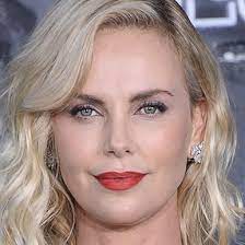 Charlize theron feels unbound from son while promoting 'prometheus'. Alle Infos News Zu Charlize Theron Vip De