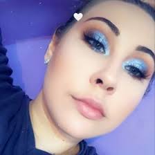 Andreea marin (andreea violeta marin), supranumită 'zâna surprizelor', este una dintre cele mai cunoscute şi îndrăgite moderatoare tv din românia. Andreea Marin Andreeamarin200 Profile Pinterest