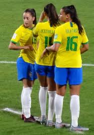 L'équipe féminine en réalité, le psg n'a pas existé, étouffé dans l'entrejeu et pris de vitesse par les offensives de dès la 8e minute, le ballon d'or féminin a repris de la tête un centre délivré de l'aile droite par amandine henry. Luana Wikipedia