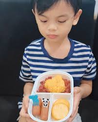 Back to school na nga! Perfect pambaon talaga ang King Sue German Franks at  King Sue Salami. Palagi to ni-rerequest ni Jaeden sa kanyang Bento Baon.  Masarap at malinamnam talaga! Try ninyo