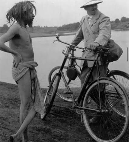 A Sadhu with a British man.. Historian William Pinch makes insightful observations that show how the Britishers created negative stereotypes about Sadhus “That sadhus generally were seen as a potential source of