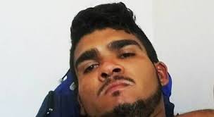 Imagens de câmeras de segurança mostram lázaro barbosa sousa, de 32 anos, na noite de domingo, caminhando em itamaracá, em águas lindas de goiás, próximo ao cerco montado pela polícia. Mulher De Lazaro Relata Que Foi Ameacada Por Policiais Para Falar Localizacao Do Marido Bahia No Ar