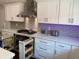 Carrara marmi by msi surfaces carrara caldia quartz by msi surfaces A Dhailia Family Kitchen Yorktown Cabinet With Carrara Marmi Quartz Countertop Dallas By Cabinet And Stone City Houzz Uk