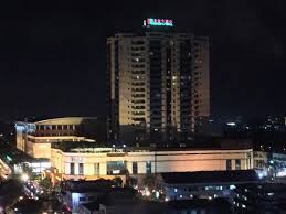Entdecken sie 21 vielfältige ferienwohnungen und ferienhäuser für einkaufszentrum boulevard shopping mall, kuching, die sich bestens für ihren urlaub eignen. Night View As Seen From Mega Hotel Picture Of Boulevard Hypermarket Imperial Mall Miri Tripadvisor