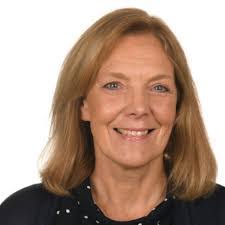 Gillian Holmes's Instagram, Twitter & Facebook