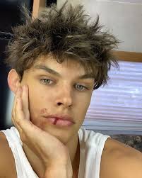 Curran Walters no Instagram: “🥊”