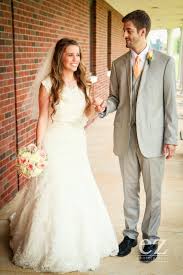 Jill Duggar And Derick Dillard First Look Duggar Wedding Duggars Celebrity Weddings