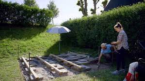 Ein kleines podest fur die terrasse bauen holzhandwerk. Eine Holzterrasse Fur Den Garten Bauen Ndr De Ratgeber Garten