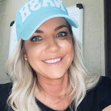 🏌🏼‍♂️🚤For Sale by Aaron Stokes🚤🏌🏼‍♂️ 📍2015 Pontchartrain Dr.  Rockwall, TX 75087📍 Immaculately maintained in Lakeside Village of  Rockwall, a golf cart friendly community! Welcome to this 2,246 sqft home  featuring 3 beds,