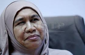 Takrifan kemiskinan dan garis kemiskinan untuk rakyat malaysia telah dipertikaikan, dan dasar kerajaan untuk menangani kemiskinan seperti dasar ekonomi baru telah berhadapan dengan pelbagai bantahan politik. Faktor Semasa Tingkat Miskin Rentan