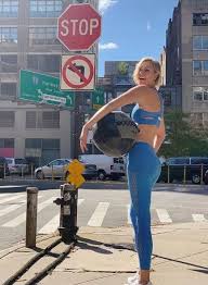 Karlie Kloss Kimdir Boyu Kilosu Nisanlisi Ve Mankenlik Hayati Karliekloss Manken Model Victoriasecrets Karlie Kloss Victoria Secrets Kardiyo