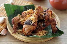 Kupas kulitnya dan siapkan untuk bumbu ayam. Resep Ayam Serundeng Kelapa Kering Bisa Untuk Stok Lauk Tahan Lama