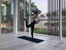 Laminieren und für zuhause oder unterwegs nutzen. 7 Stretching Ubungen Dehnen Mit Yogagurt Diegesundheitsexperten