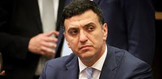 Η πρώτη φωτογραφία μετά τη γέννα. Ti Metra 8a Labei O Kikilias Sthn Ygeia Me Bash Ton Fakelo Toy Ma3imoy E8nos