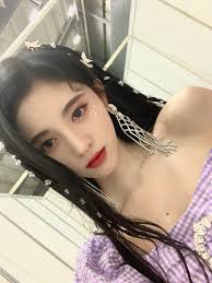 Ju Jingyi is pretty in new selfies