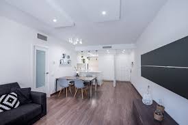 Este baño sereno y elegante, posee un interiorismo racional y una decoración chic. Un Proyecto Clysa Preseleccionado En Los Premios De Diseno De La Revista Cocinas Y Banos Votanos Clysa