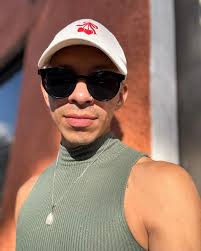 🌟I wanna get to know you, I wanna meet your boner I wanna touch it, touch  it, touch it, touch it, all alone-a I suck big dicks, like every night  (haha, yeah)