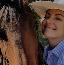 𝗔 𝗟𝗜𝗧𝗧𝗟𝗘 𝗦𝗪𝗘𝗘𝗧𝗡𝗘𝗦𝗦 𝗧𝗢 𝗘𝗡𝗗 𝗔 𝗠𝗜𝗟𝗘𝗦𝗧𝗢𝗡𝗘  𝗠𝗢𝗥𝗡𝗜𝗡𝗚! 🍩 After writing their English exam, our Matrics were  surprised by our lovely Old Girls' Guild, who arrived to spoil them with a  donut