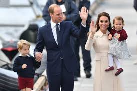 Ducele de cambridge este al doilea în linia de succesiune la tronurile commonwealth, după tatăl său; Casa RegalÄƒ BritanicÄƒ Se MÄƒreÈ™te Ducesa De Cambridge AÈ™teaptÄƒ Al Treilea Copil Reporteris