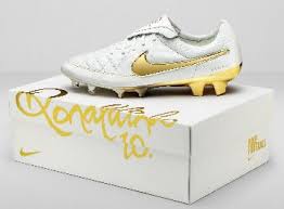 Nike Tiempo Legend Ronaldinho Touch Of Gold Boot Football Fashion Football Boots Nike Football Boots Soccer Boots
