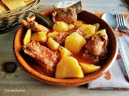 Dejar cocinar a fuego medio durante 50 minutos. Patatas Guisadas Con Costillas Adobadas Caceroladas
