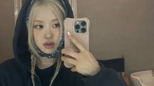 Blackpink's Rose Cooks Kimchi Fried Rice but With a Twist