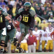 Former University Of Oregon Ducks Quarterback Dennis Dixon Goducks Photo By Eric Evans Oregon Football Oregon Ducks Football Oregon Ducks