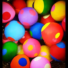 Schon mal eine party ohne luftballons gesehen? Jonglierballe Aus Ballons Mit Dem Trichter Reis In Die Ballons Fullen Mit Klebeband V Bastelideen Kindergeburtstag Jonglieren Basteln Mit Kindern Weihnachten